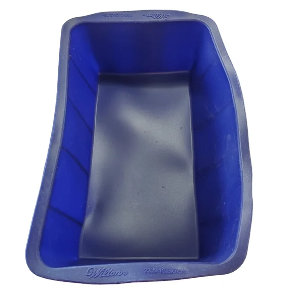 Wilton Silicone Ultra-flex Silicone Bakeware Set Cake Pan, Loaf Pan, Muffin Pan - Picture 8 of 11